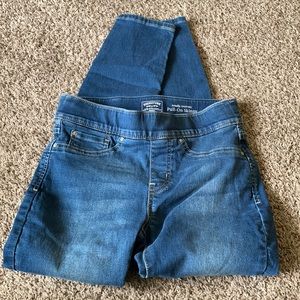 Never worn - totally shaping Levi Strauss pull on skinny Jean